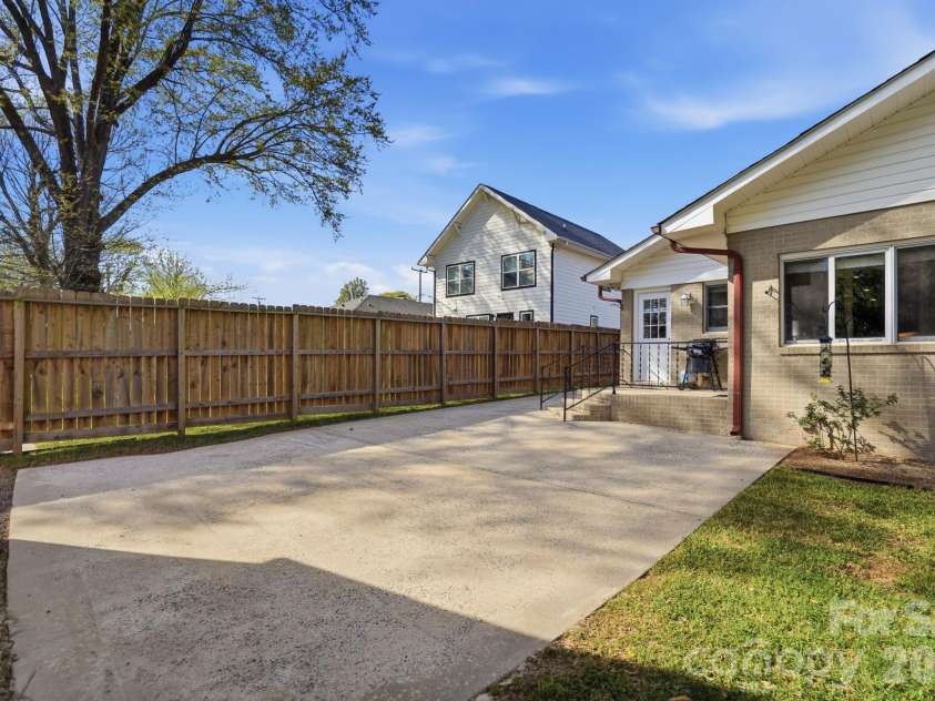 211 Cedar Street, Belmont, NC 28012.  MLS# CAR4362077, YatesRealty ID 7300. 