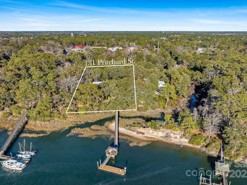 131 Pritchard Street, Bluffton, SC 29910.  MLS# CAR4214365, YatesRealty ID 7303. 1.12 acres on May River with pier/dock in the Historic River District