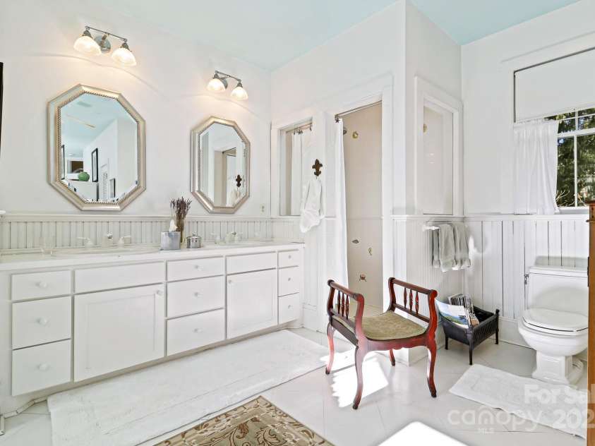 131 Pritchard Street, Bluffton, SC 29910.  MLS# CAR4214365, YatesRealty ID 7303. Large primary bathroom with 2 walk-in closets and dressing area