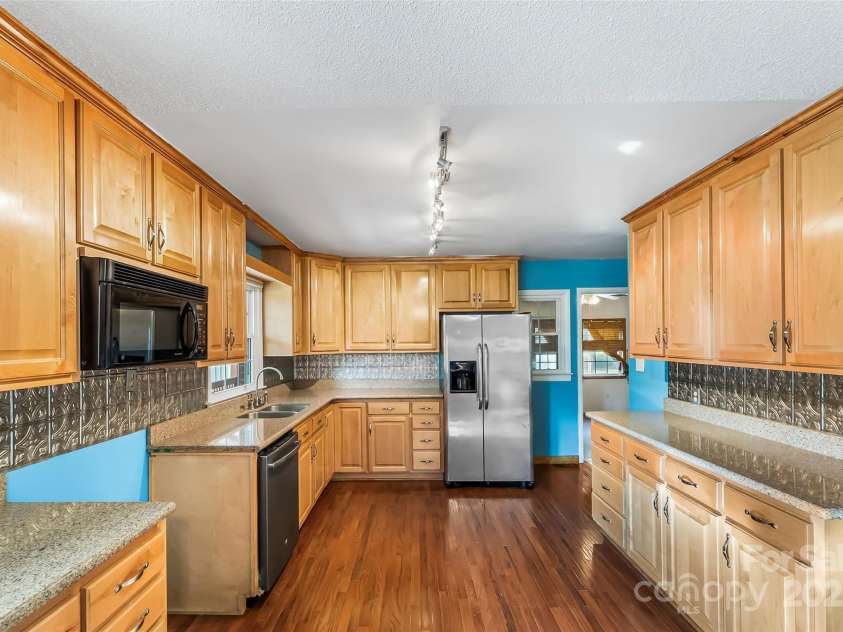 5325 US 70 Highway, Marion, NC 28752.  MLS# CAR4305207, YatesRealty ID 7303. 