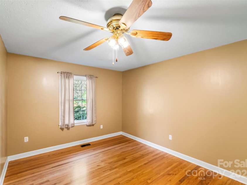 5325 US 70 Highway, Marion, NC 28752.  MLS# CAR4305207, YatesRealty ID 7303. 