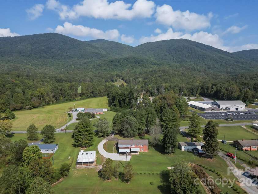 5325 US 70 Highway, Marion, NC 28752.  MLS# CAR4305207, YatesRealty ID 7303. 