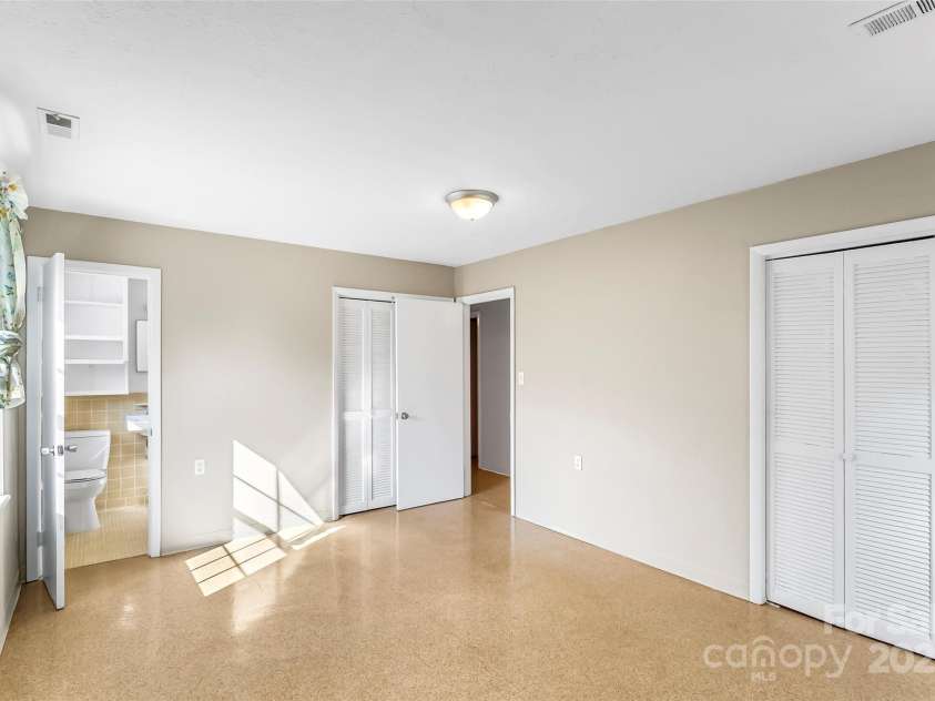 5325 US 70 Highway, Marion, NC 28752.  MLS# CAR4305207, YatesRealty ID 7303. Basement bonus room