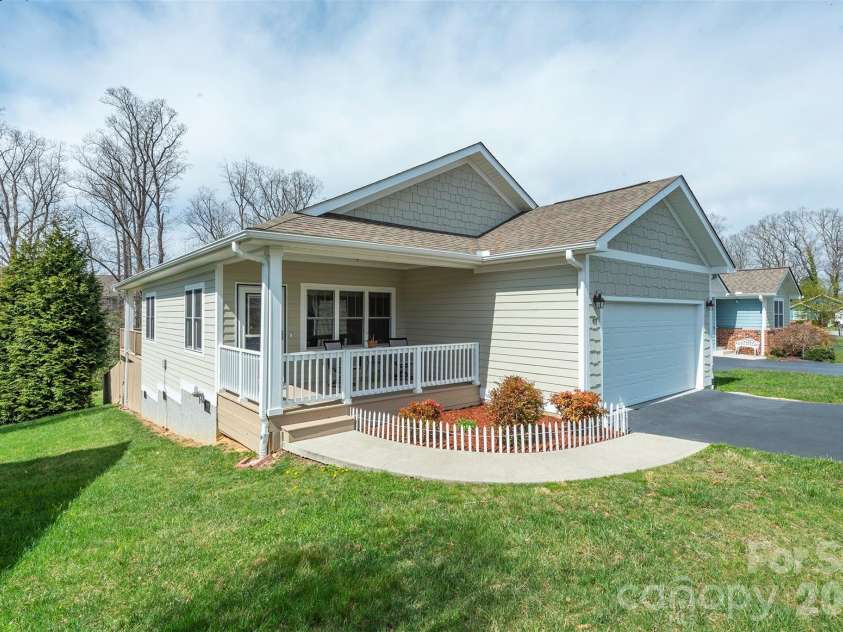 67 Little Fox Lane, Fletcher, NC 28732.  MLS# CAR4358793, YatesRealty ID 7304. 