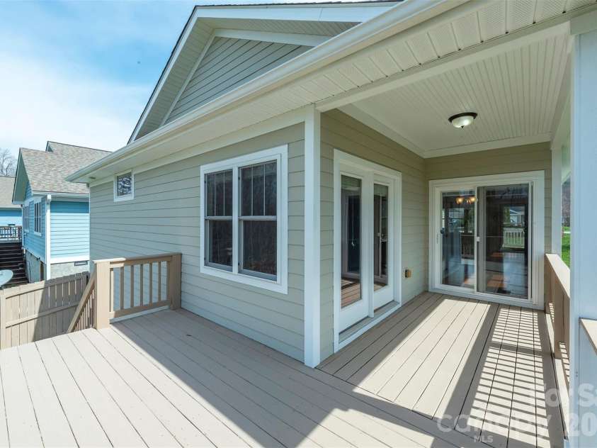 67 Little Fox Lane, Fletcher, NC 28732.  MLS# CAR4358793, YatesRealty ID 7304. 