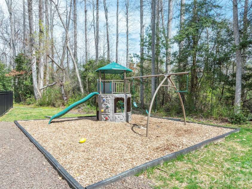 67 Little Fox Lane, Fletcher, NC 28732.  MLS# CAR4358793, YatesRealty ID 7304. 