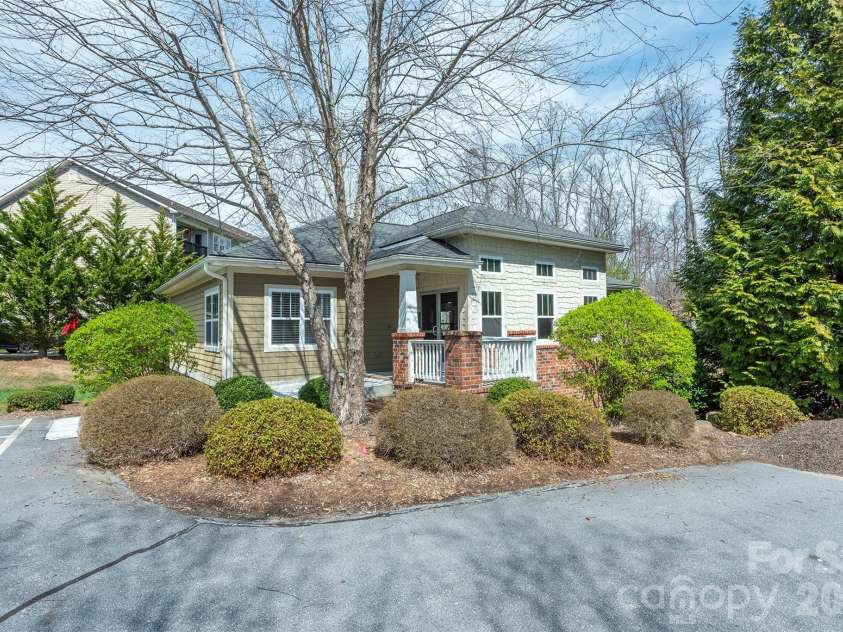 67 Little Fox Lane, Fletcher, NC 28732.  MLS# CAR4358793, YatesRealty ID 7304. 