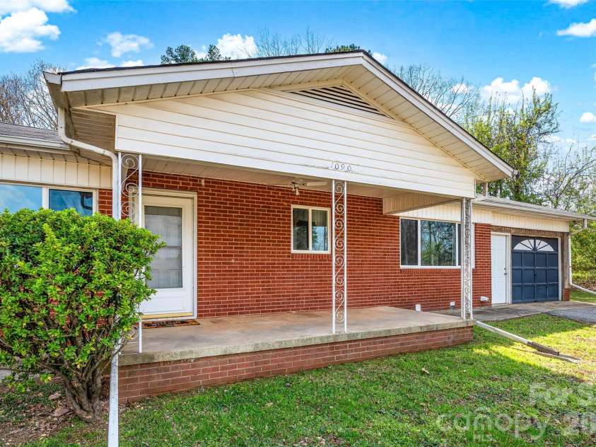 1090 Harris Bridge Road, Stony Point, NC 28678.  MLS# CAR4359624, YatesRealty ID 7305. 