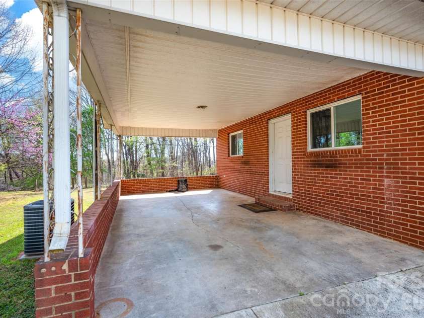 1090 Harris Bridge Road, Stony Point, NC 28678.  MLS# CAR4359624, YatesRealty ID 7305. 