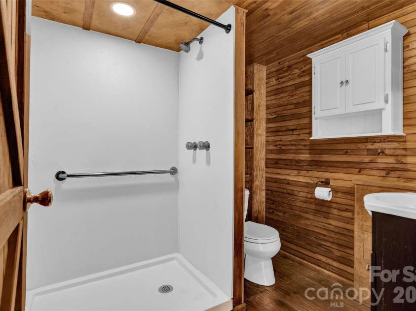 1090 Harris Bridge Road, Stony Point, NC 28678.  MLS# CAR4359624, YatesRealty ID 7305. Basement Bathrom
