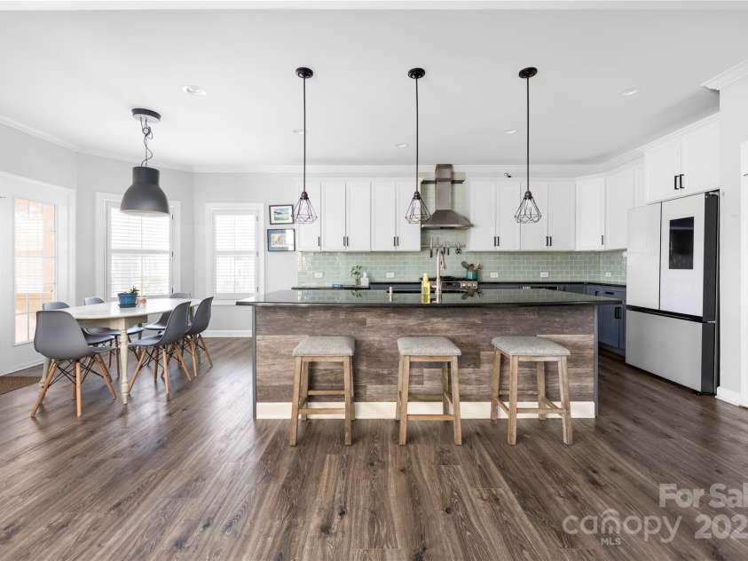 16115 Chiltern Lane, Huntersville, NC 28078.  MLS# CAR4233154, YatesRealty ID 7305. Kitchen with breakfast nook