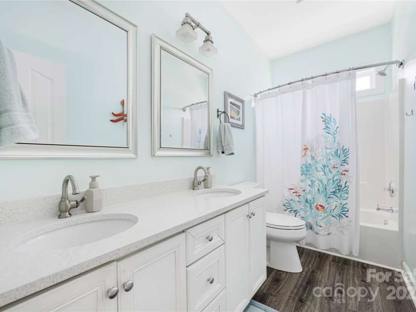 16115 Chiltern Lane, Huntersville, NC 28078.  MLS# CAR4233154, YatesRealty ID 7305. Upstairs bath