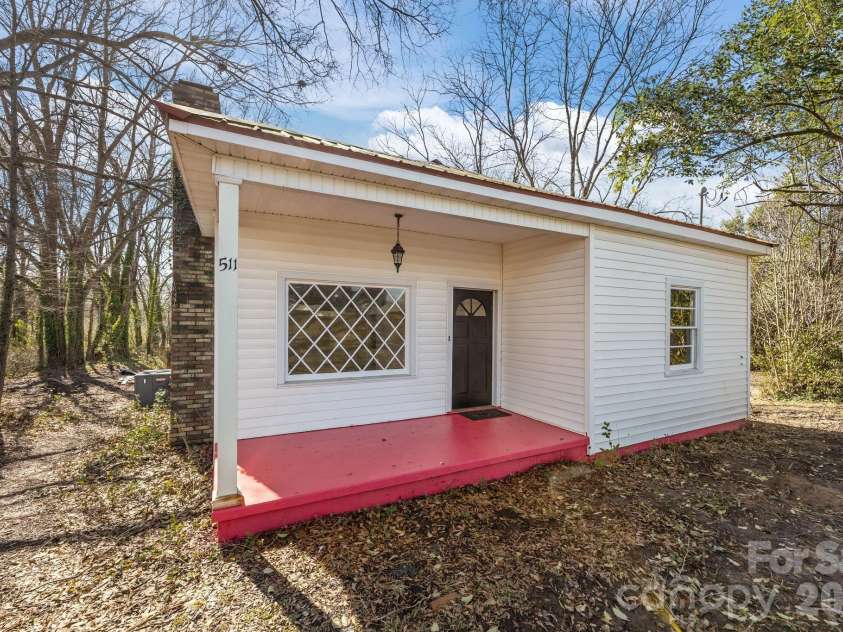 511 Trade Street, Dallas, NC 28034.  MLS# CAR4349869, YatesRealty ID 7307. 
