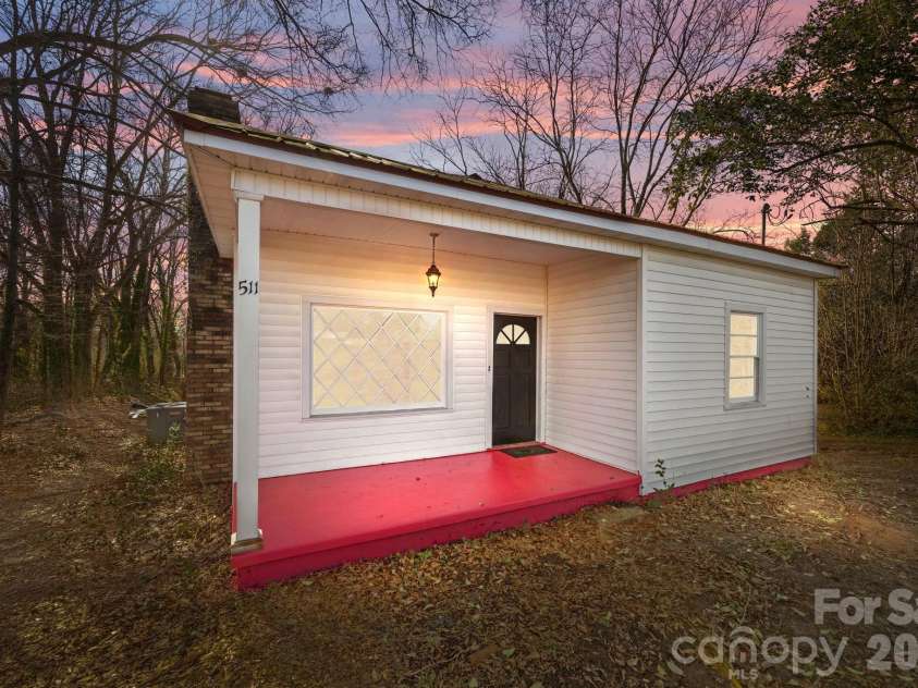 511 Trade Street, Dallas, NC 28034.  MLS# CAR4349869, YatesRealty ID 7307. 