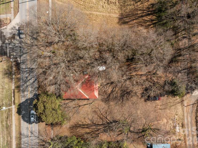 511 Trade Street, Dallas, NC 28034.  MLS# CAR4349869, YatesRealty ID 7307. Big lot!