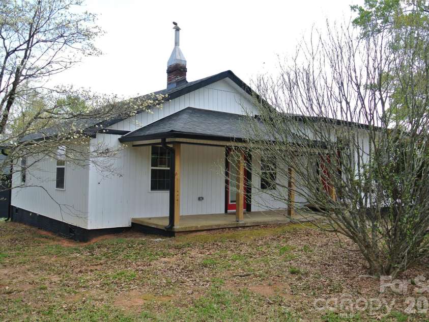 123 Moore Road, Ellenboro, NC 28040.  MLS# CAR4363629, YatesRealty ID 7309. 