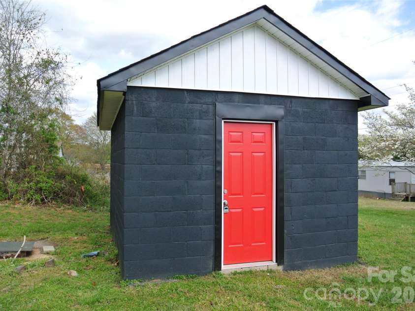 123 Moore Road, Ellenboro, NC 28040.  MLS# CAR4363629, YatesRealty ID 7309. 