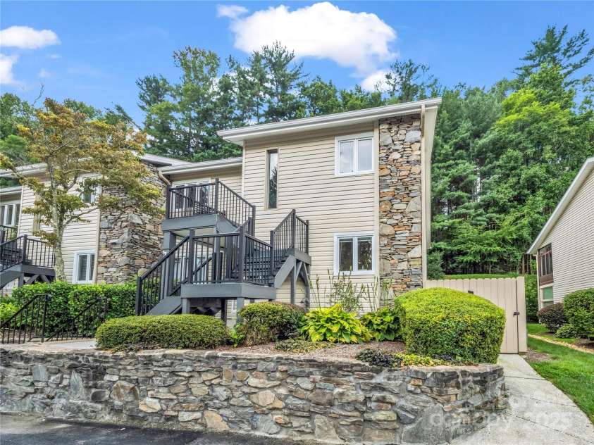 620 Britton Creek Drive, Hendersonville, NC 28791.  MLS# CAR4296853, YatesRealty ID 7309. 