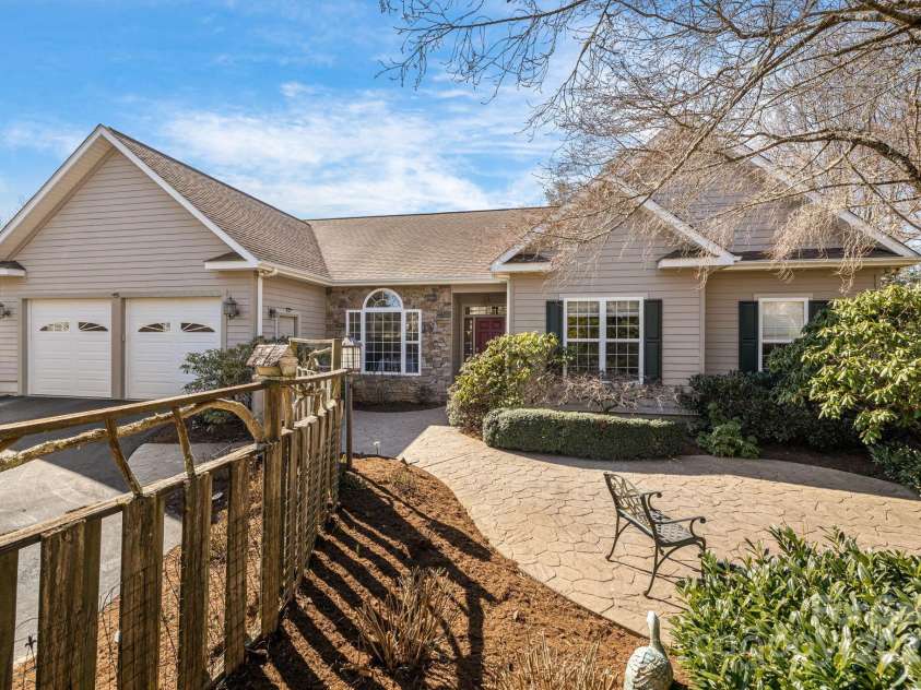 585 Rickel Drive, Hendersonville, NC 28739.  MLS# CAR4234333, YatesRealty ID 7310. 