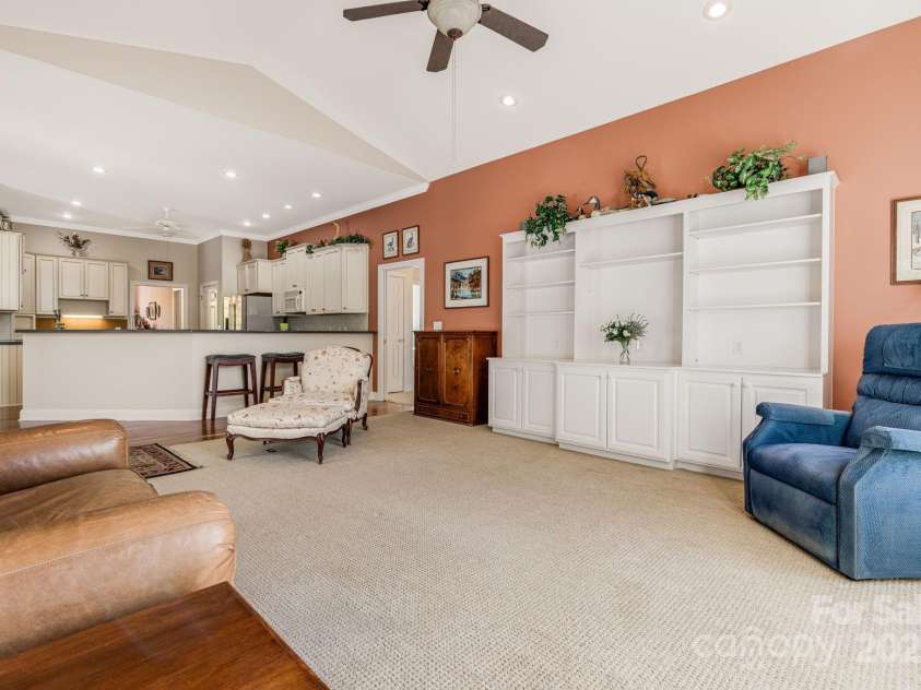 585 Rickel Drive, Hendersonville, NC 28739.  MLS# CAR4234333, YatesRealty ID 7310. 