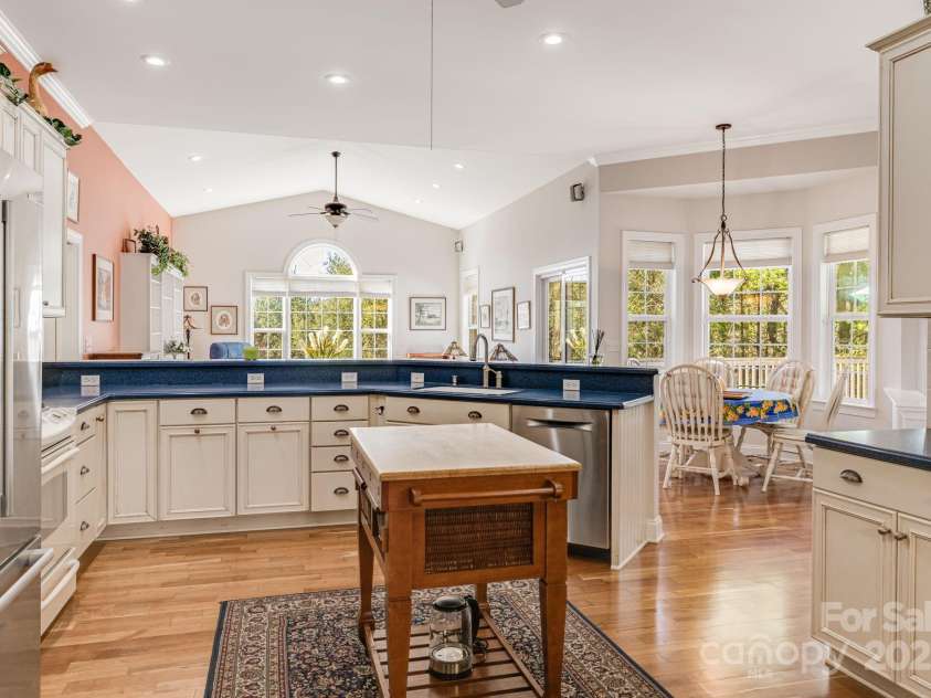 585 Rickel Drive, Hendersonville, NC 28739.  MLS# CAR4234333, YatesRealty ID 7310. 