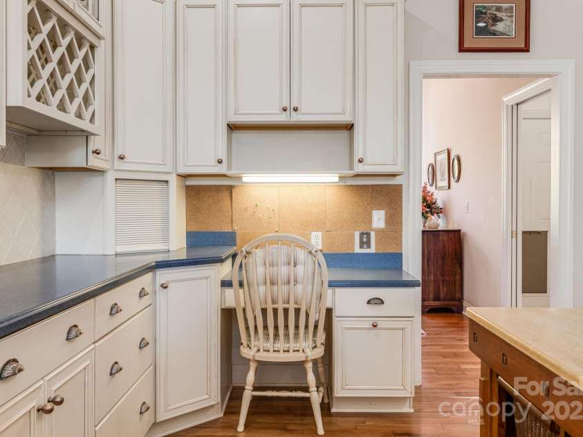 585 Rickel Drive, Hendersonville, NC 28739.  MLS# CAR4234333, YatesRealty ID 7310. 