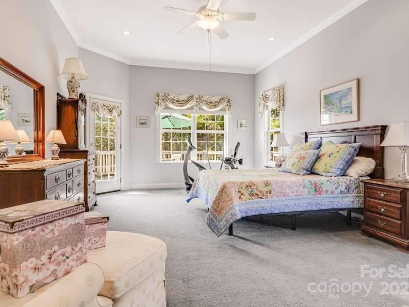 585 Rickel Drive, Hendersonville, NC 28739.  MLS# CAR4234333, YatesRealty ID 7310. 