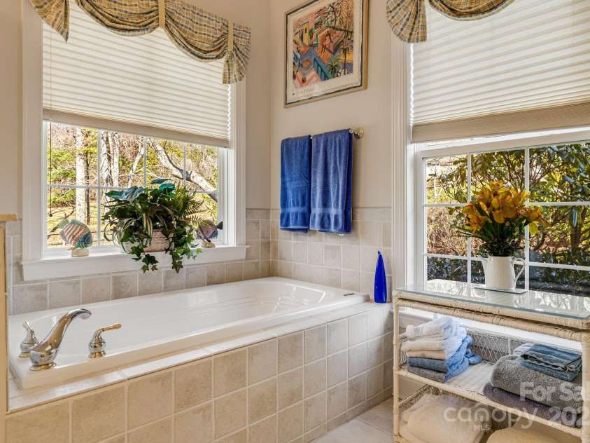 585 Rickel Drive, Hendersonville, NC 28739.  MLS# CAR4234333, YatesRealty ID 7310. 