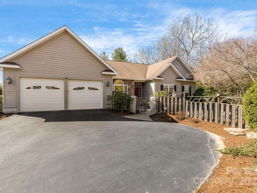 585 Rickel Drive, Hendersonville, NC 28739.  MLS# CAR4234333, YatesRealty ID 7310. 
