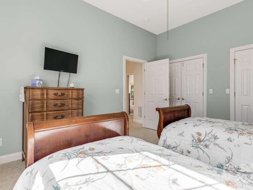 585 Rickel Drive, Hendersonville, NC 28739.  MLS# CAR4234333, YatesRealty ID 7310. 