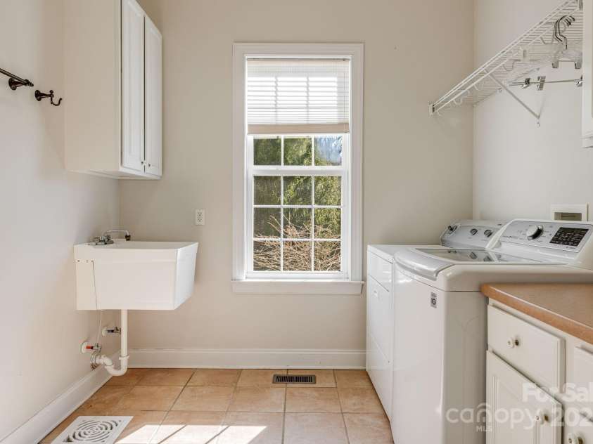 585 Rickel Drive, Hendersonville, NC 28739.  MLS# CAR4234333, YatesRealty ID 7310. 