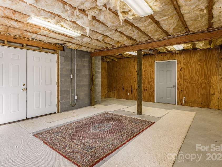 585 Rickel Drive, Hendersonville, NC 28739.  MLS# CAR4234333, YatesRealty ID 7310. 