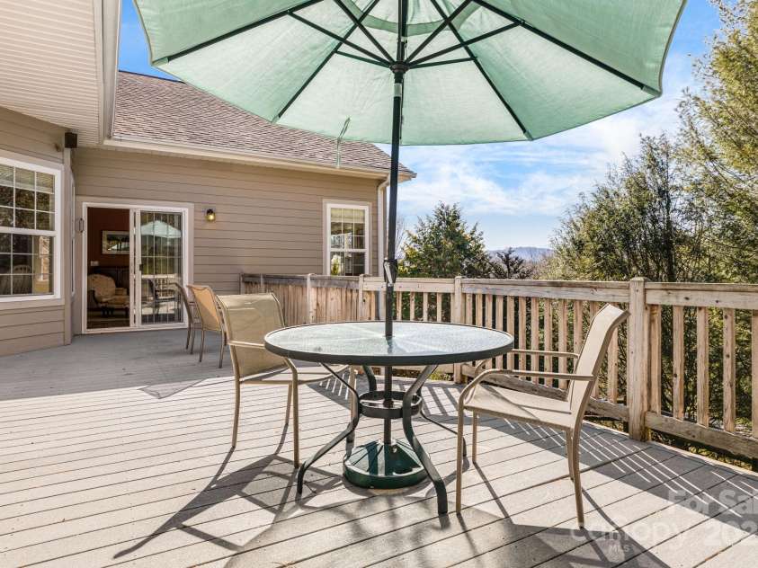 585 Rickel Drive, Hendersonville, NC 28739.  MLS# CAR4234333, YatesRealty ID 7310. 