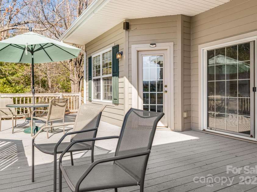 585 Rickel Drive, Hendersonville, NC 28739.  MLS# CAR4234333, YatesRealty ID 7310. 