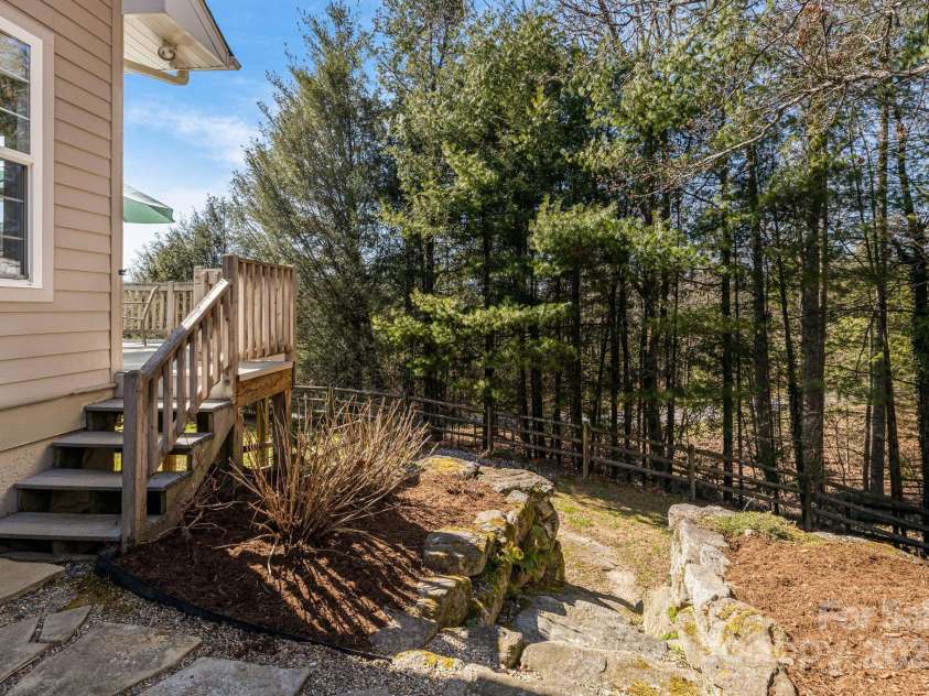 585 Rickel Drive, Hendersonville, NC 28739.  MLS# CAR4234333, YatesRealty ID 7310. 