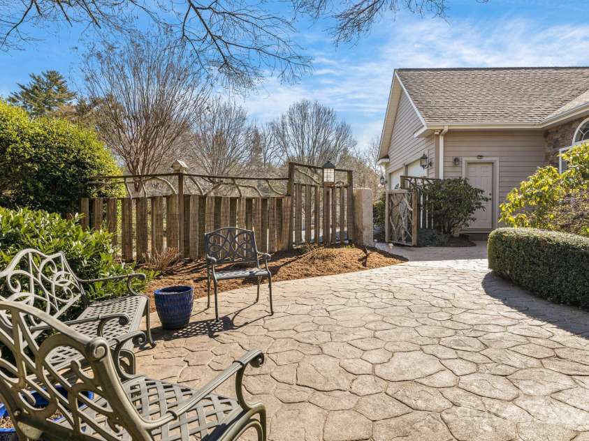 585 Rickel Drive, Hendersonville, NC 28739.  MLS# CAR4234333, YatesRealty ID 7310. 