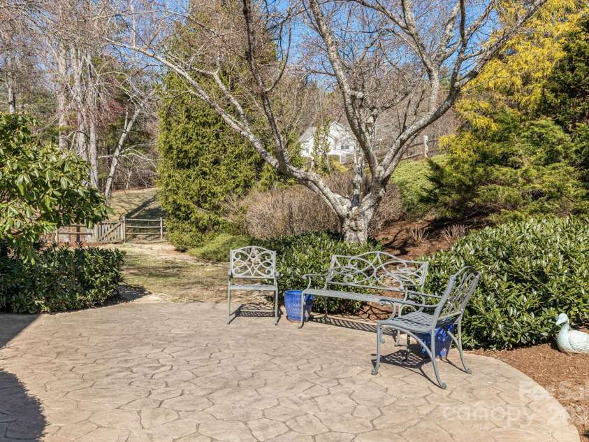 585 Rickel Drive, Hendersonville, NC 28739.  MLS# CAR4234333, YatesRealty ID 7310. 