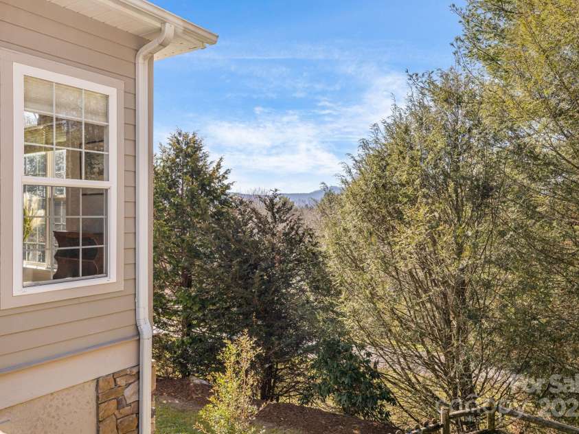 585 Rickel Drive, Hendersonville, NC 28739.  MLS# CAR4234333, YatesRealty ID 7310. 