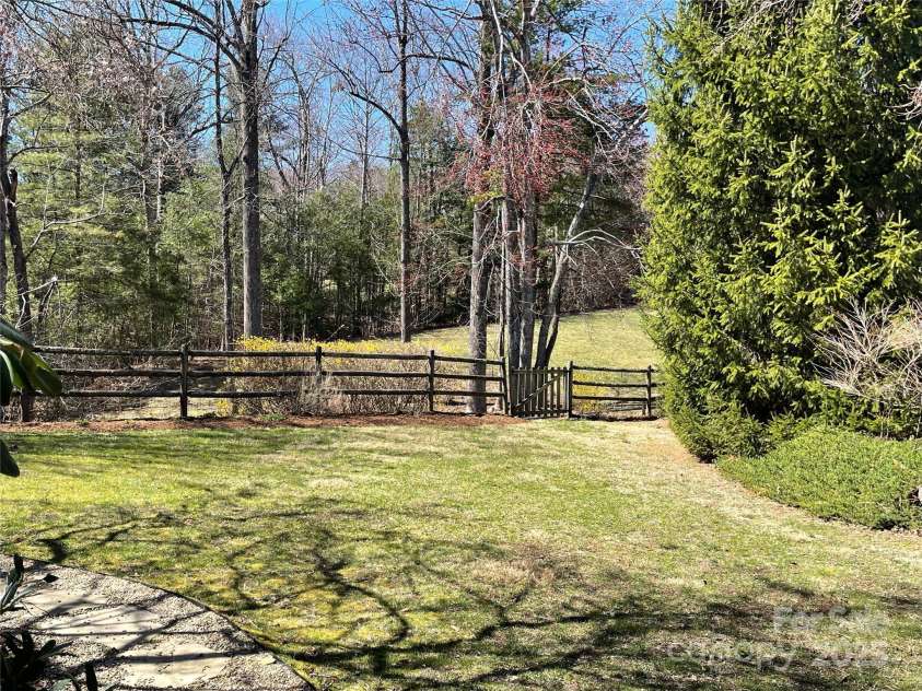 585 Rickel Drive, Hendersonville, NC 28739.  MLS# CAR4234333, YatesRealty ID 7310. 