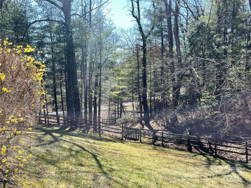 585 Rickel Drive, Hendersonville, NC 28739.  MLS# CAR4234333, YatesRealty ID 7310. 