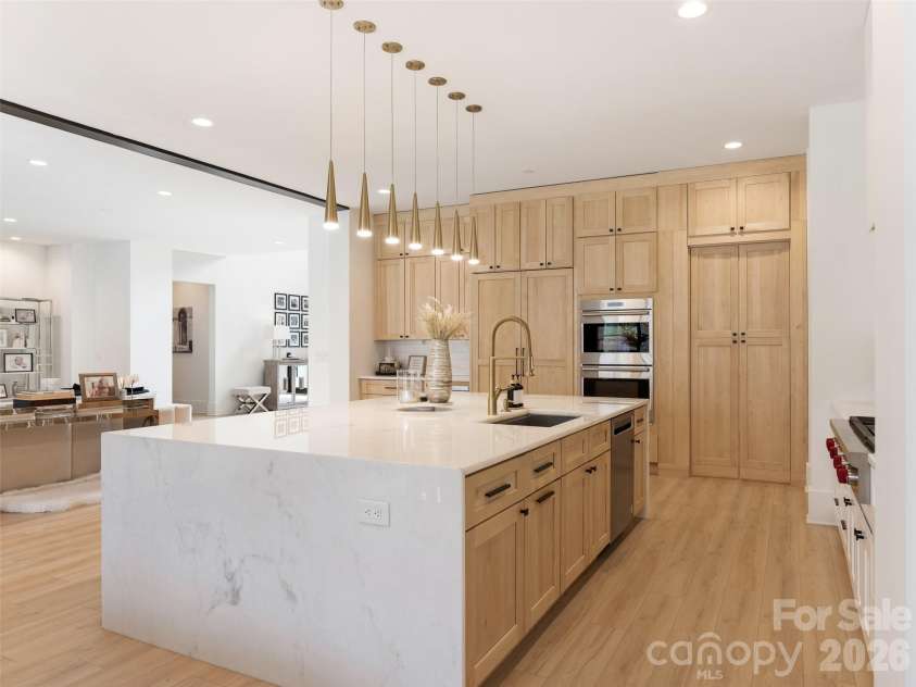 6017 Oxfordshire Road, Waxhaw, NC 28173.  MLS# CAR4342776, YatesRealty ID 7311. Kitchen