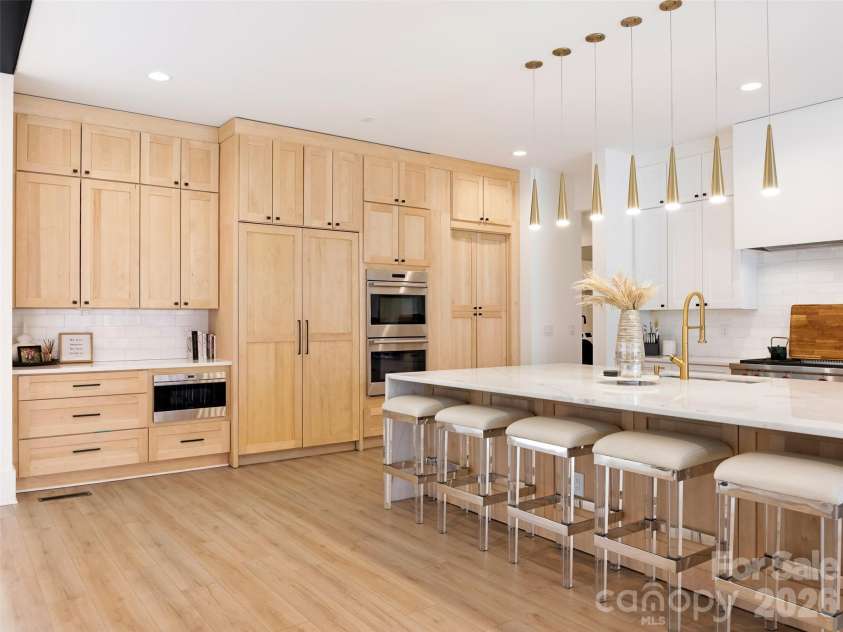 6017 Oxfordshire Road, Waxhaw, NC 28173.  MLS# CAR4342776, YatesRealty ID 7311. Kitchen