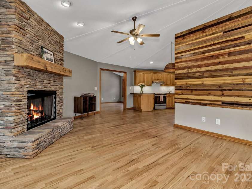 939 Morgan Hill Road, Black Mountain, NC 28711.  MLS# CAR4297863, YatesRealty ID 7311. 