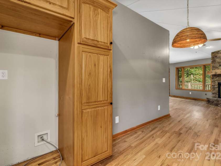 939 Morgan Hill Road, Black Mountain, NC 28711.  MLS# CAR4297863, YatesRealty ID 7311. 