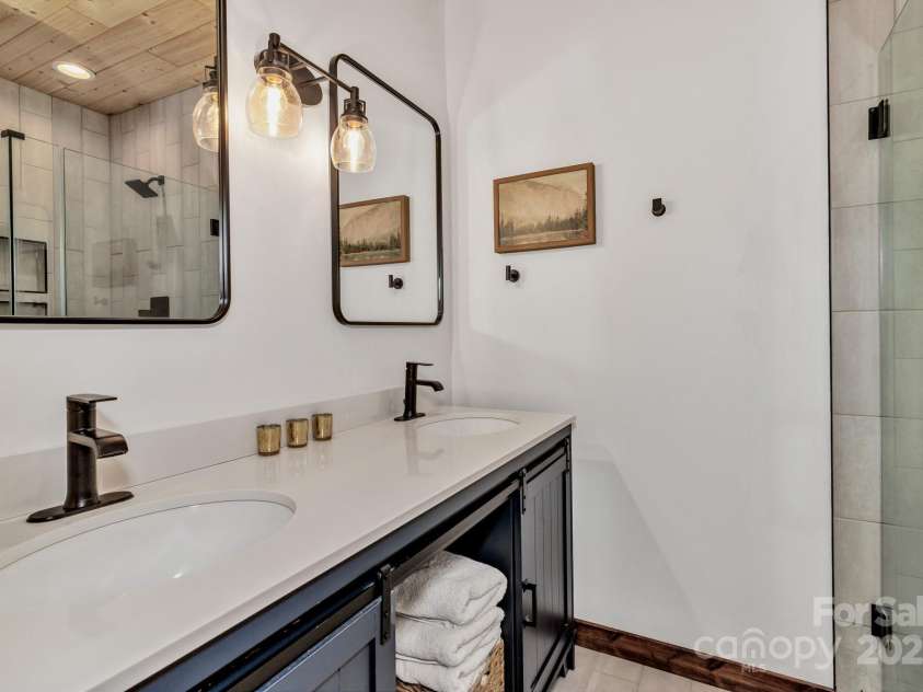 939 Morgan Hill Road, Black Mountain, NC 28711.  MLS# CAR4297863, YatesRealty ID 7311. 