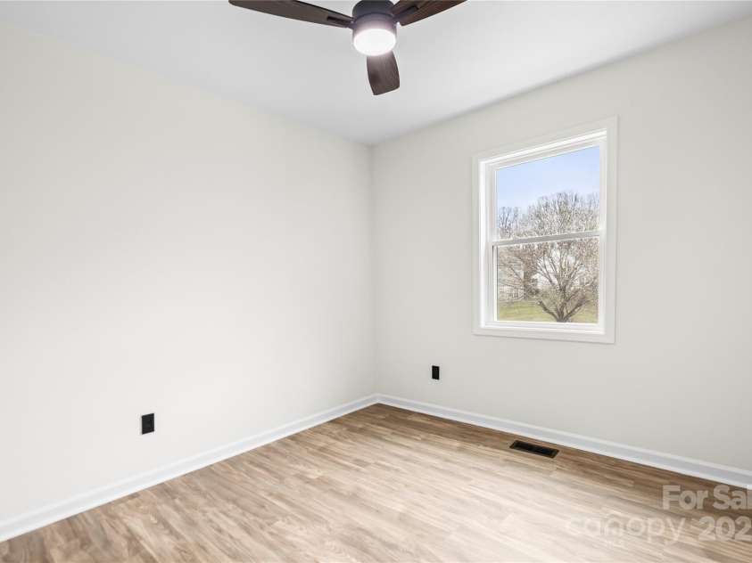 10211 Ridgewell Court, Charlotte, NC 28215.  MLS# CAR4227517, YatesRealty ID 7313. 