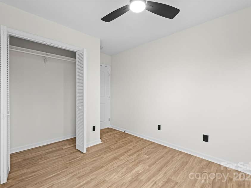 10211 Ridgewell Court, Charlotte, NC 28215.  MLS# CAR4227517, YatesRealty ID 7313. 