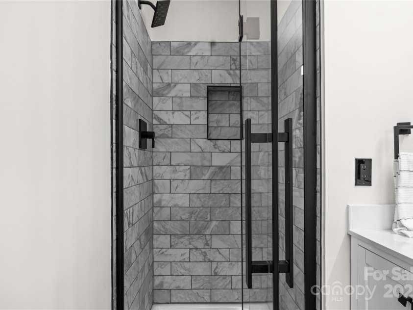 10211 Ridgewell Court, Charlotte, NC 28215.  MLS# CAR4227517, YatesRealty ID 7313. Beautifully remodeled shower