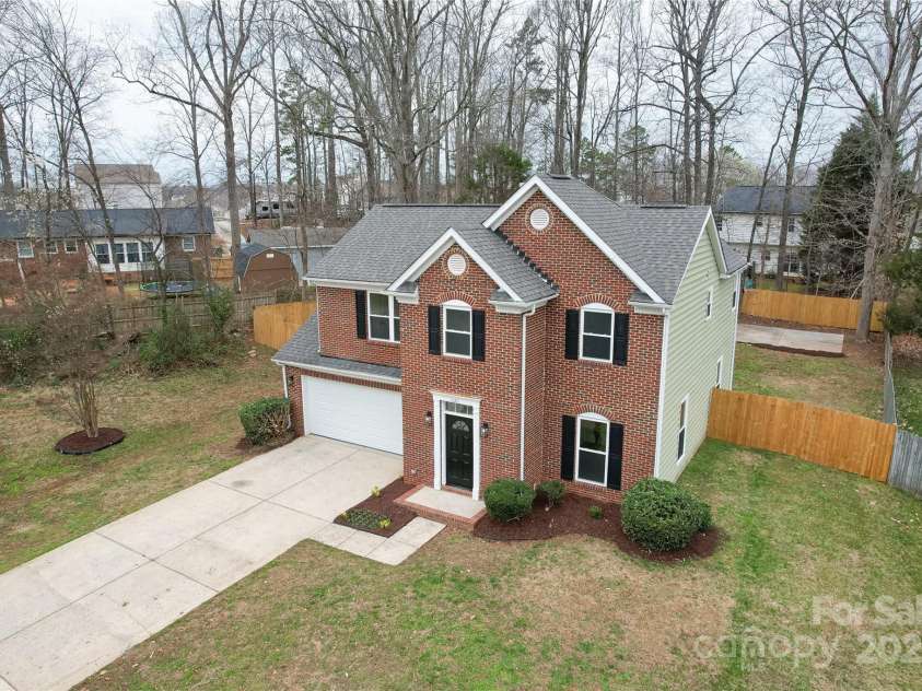 10211 Ridgewell Court, Charlotte, NC 28215.  MLS# CAR4227517, YatesRealty ID 7313. Completely remodeled