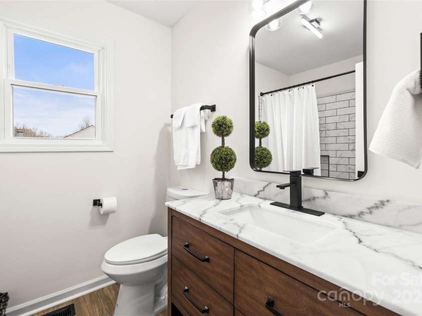 10211 Ridgewell Court, Charlotte, NC 28215.  MLS# CAR4227517, YatesRealty ID 7313. Look at that designer vanity